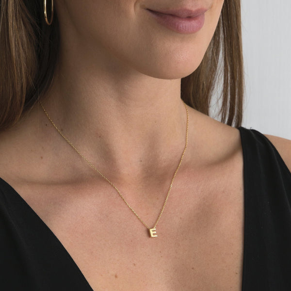 A 18 karat gold vermeil necklace with your initial letter "E". This diamond letter necklace is a special jewelry necklace that can be worn day and night. A genuine diamond stone in the corner of the letter makes this gold diamond necklace a luxury and ideal gift for yourself, your best friend or loved one.