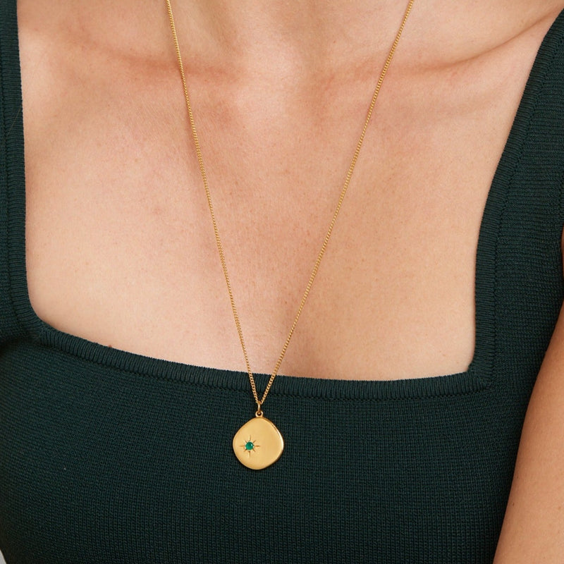 A new universe. The 18 Karat Gold Vermeil Birthstone Necklace shines with its green onyx and long-lasting quality. Wear it as a symbol of your birth month May. This gold necklace is a perfect match for your everyday look. The long chain makes this necklace a perfect layering piece for a vibrant and extravagant look. Green Onyx, the May Birthstone is known as a symbol of peace and purity. This gemstone has soothing qualities and relieves us from daily stress.