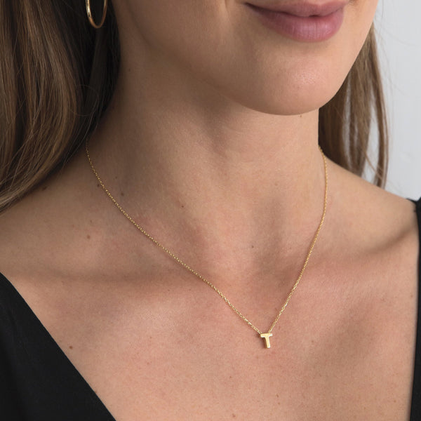 A 18 karat gold vermeil necklace with your initial letter "T". This diamond letter necklace is a special gold necklace that can be worn day and night. A genuine diamond stone in the corner of the letter makes this gold diamond necklace a luxury and ideal gift for yourself, your best friend or loved one.