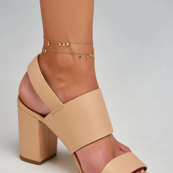 The double chain anklet with all its shimmer, colours and little charms will accompany you with every step you take. Complete the look with the matching Nomad Necklace and Nomad Bracelet. The gold anklet length is 22cm extendable to 26cm.