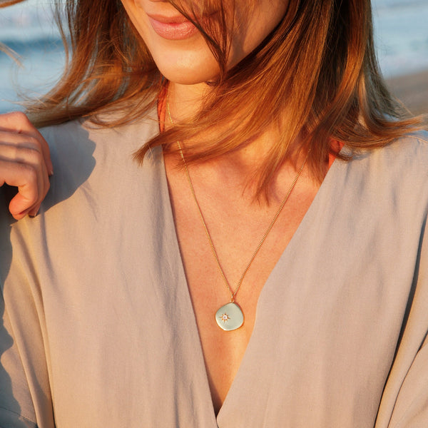 A new universe. The 18 Karat Gold Vermeil Birthstone Necklace shines with its white topaz stone and long-lasting quality. Wear it as a symbol of your birth month April. This gold necklace is a perfect match for your everyday look. The long chain makes this necklace a perfect layering piece for a more vibrant and extravagant look. White Topaz, the April Birthstone is known to aid manifesting your desires, empower your mind and boost creativity. 